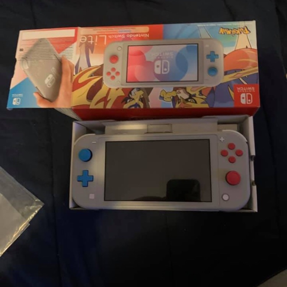 Nintendo Switch - Picture 2 of 8